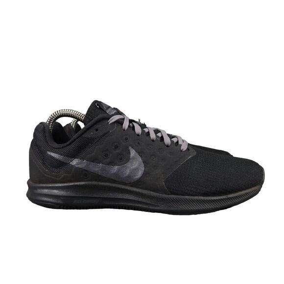 Nike Shoes Womens 7 Athletic Sneaker Downshifter 7 Running Training Active Black - Picture 2 of 13